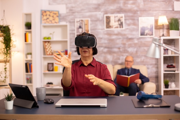 How Can Augmented Reality Revolutionize Digital Learning Experiences?